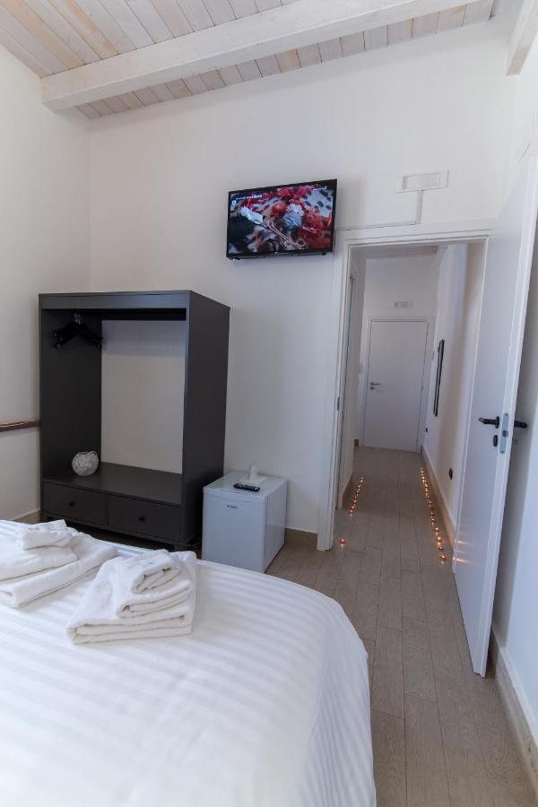 B&B Piazza Duomo Чериньола Экстерьер фото