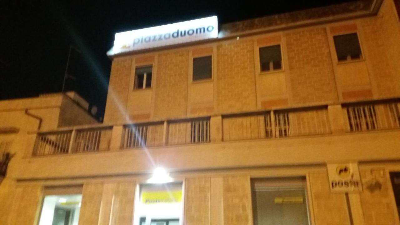 B&B Piazza Duomo Чериньола Экстерьер фото
